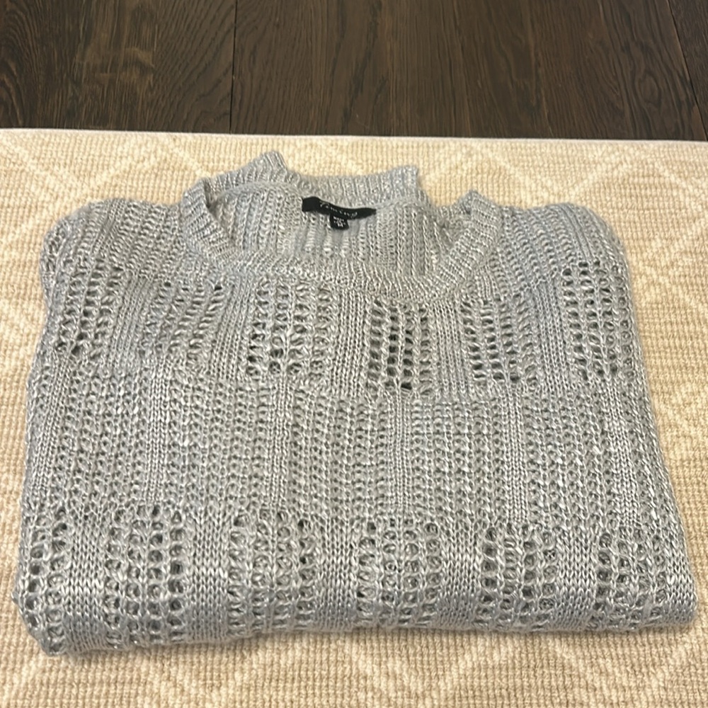 Cute (barely worn if ever) sweater. - Picture 3 of 3